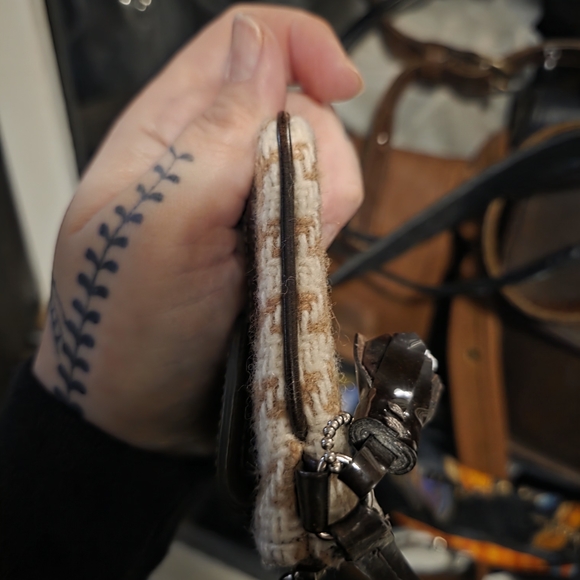 Coach Hamptons Houndstooth Wristlet - Picture 4 of 10